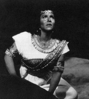 Aida, in Metropolitan Opera and DG Aida of Verdi