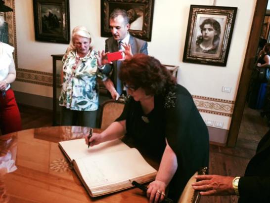 Millo signs the Verdi book